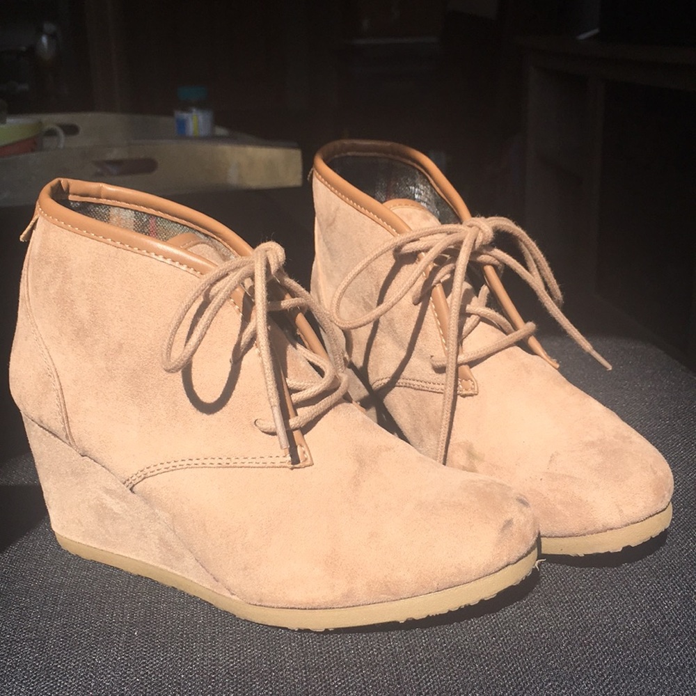 Tan Wedges